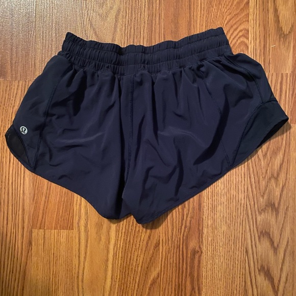 lululemon athletica Pants - Lululemon Hotty Hot Low-Rise Lined Short 2.5"